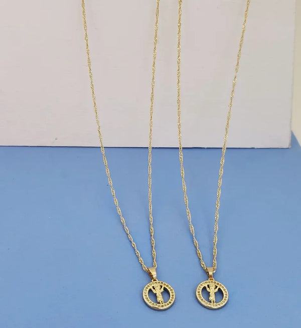 Cadenas De Pareja De Tejido Singapur Con Dijes Del Divino Niño. (Cadena De Dama De 40cm, Cadena De Caballero De 50cm)