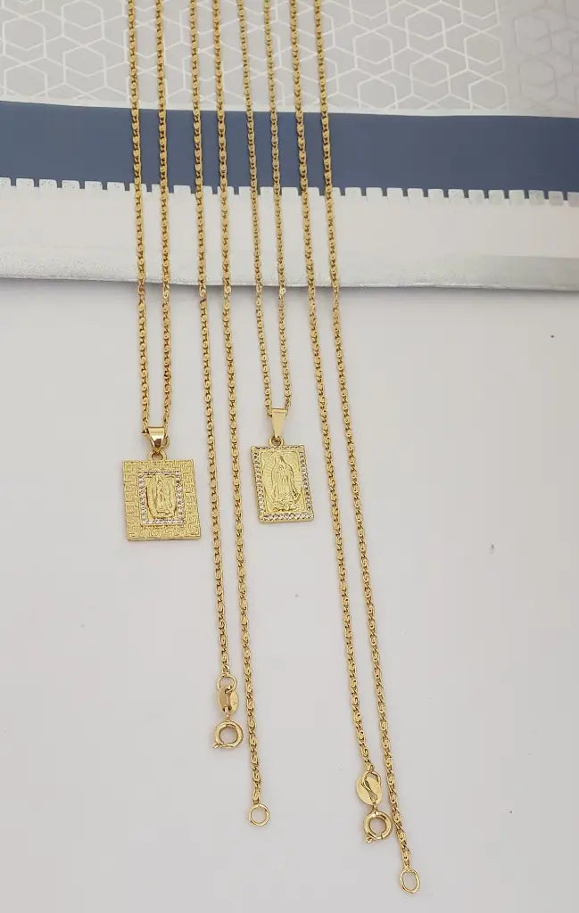 Cadenas De Parejas De 1mm De Grosor + Dijes De la Virgen De Guadalupe. (Cadena De Dama De 40cm, Cadena De Caballero De 50cm)
