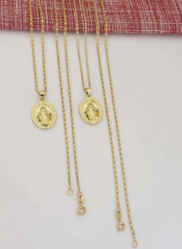 Cadenas De Parejas De Tejido Caracol Con Dijes De La Virgen Milagrosa. (Cadena De Dama De 40cm, Cadena De Caballero De 50cm)